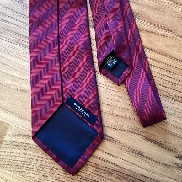 BURBERRY LONDON MEN'S CLASSIC STRIPED SILK TIE PREPPY PARTY COCKTAIL HOMECOMING - Picture 3 of 3